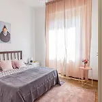 Panorama - Parking - Family&groups - Self Ck-in & Access Como