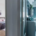 Panorama - Parking - Family&groups - Self Ck-in & Access Como