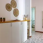 Panorama - Parking - Family&groups - Self Ck-in & Access Como